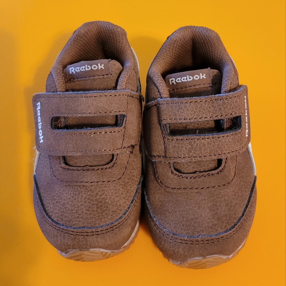 🌒 Boy's sneakers